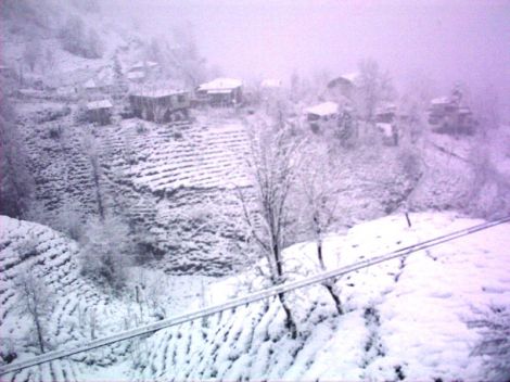  Aktaş köyünden kar yağarken görünüm